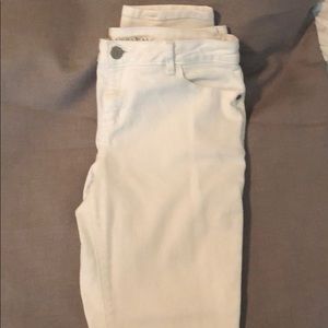 Run big!! Simply Vera by Vera Wang white jeans